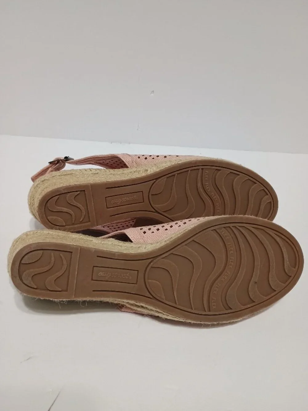 Easy Street Stacy Women’s 10N Blush Pink Perforated Espadrille Wedge Sandals